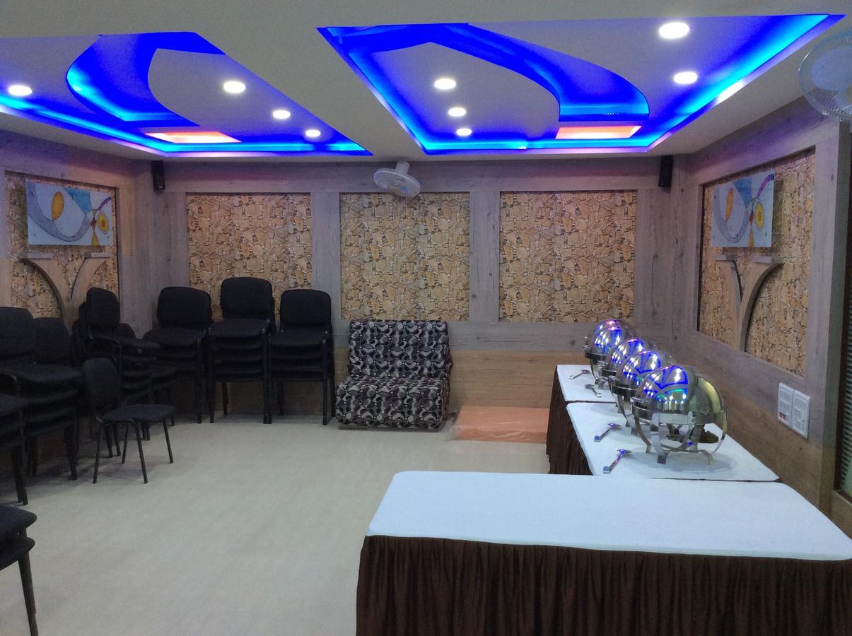 مظفربور Hotel Central Park المظهر الخارجي الصورة