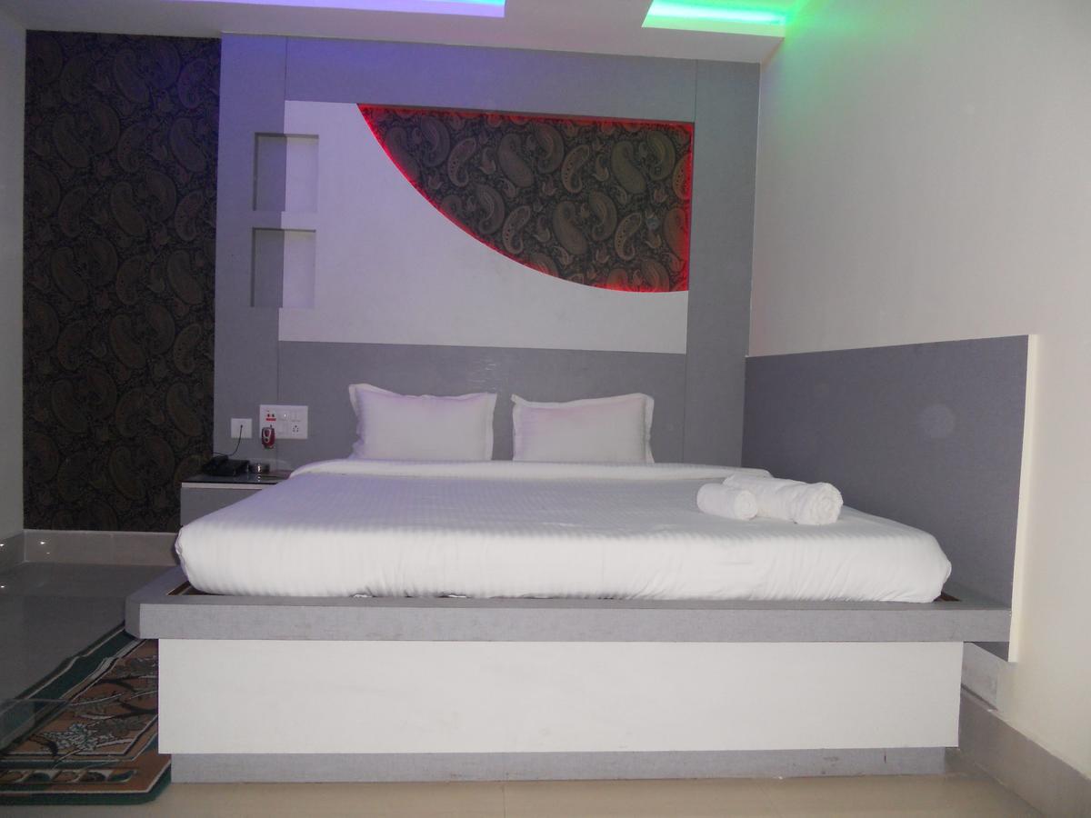 مظفربور Hotel Central Park المظهر الخارجي الصورة